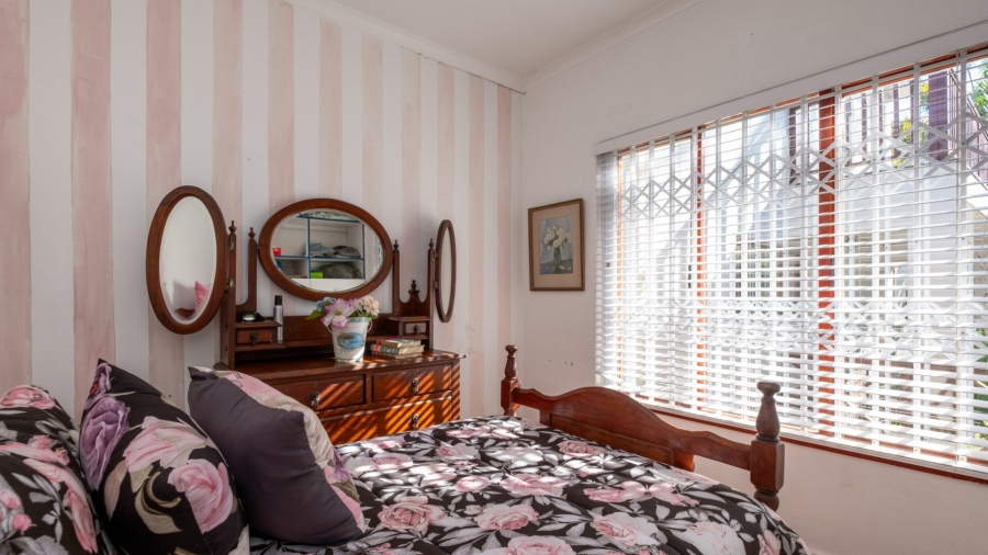 5 Bedroom Property for Sale in Denver Park Western Cape